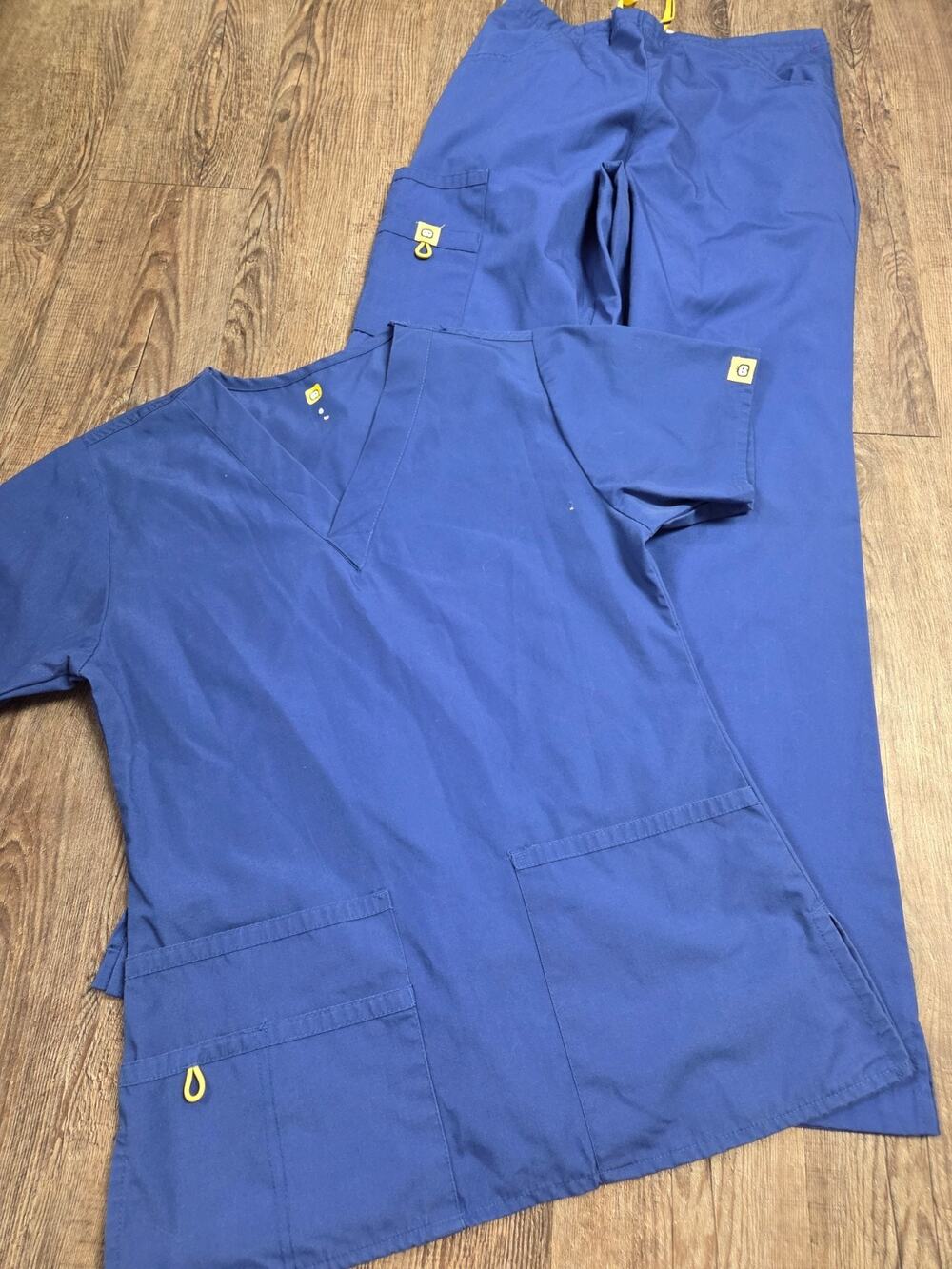 WonderWink Spread Good Cheer Royal Blue Scrub Set XS/Small